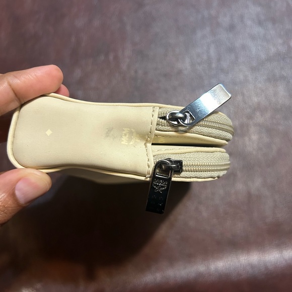 Rare Vintage…MCM Embossed Logo Faux Leather Clutch Cosmetic Pouch Bag Tan - Picture 3 of 11